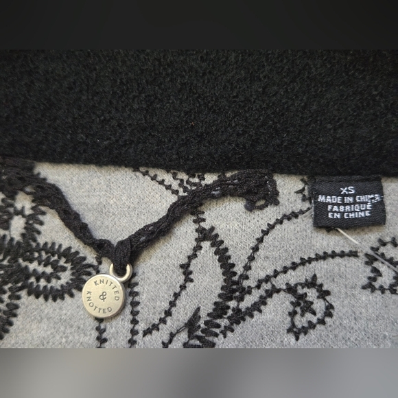 KNITTED & KNOTTED ANTHROPOLOGIE NWT Floral Embroidered Black/Gray Sweater Jacket - Picture 10 of 16